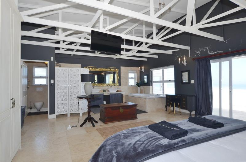 4 Bedroom Property for Sale in Pearl Bay Western Cape